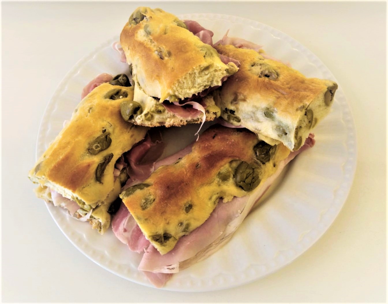 Filoncino con Olive Farcito - 3,80 € CAD