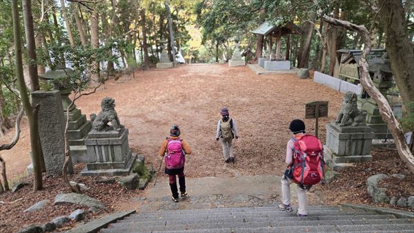 千早城址　二の丸に一旦下りる