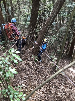 斜面での実地訓練の様子。