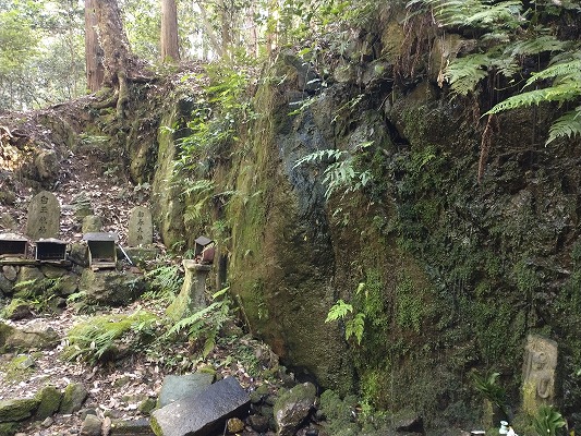 白玉龍神と白玉の滝。とても神聖な場所です。