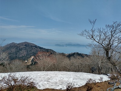 コヤマノ岳でゆっくり休憩。とっても金気持ちがいいです。