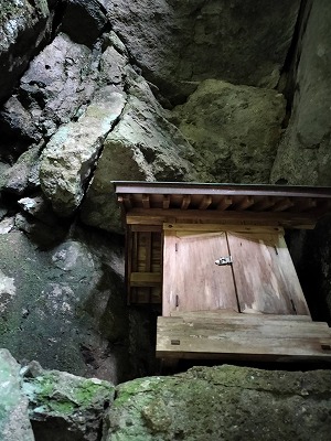 行者堂の祠