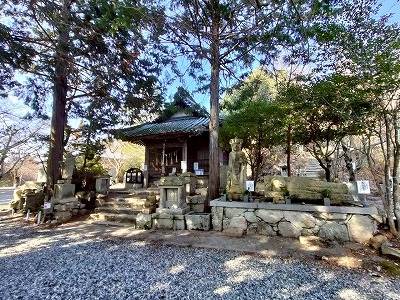 加西アルプスの古法華寺。十一面観音像や涅槃像を見ることができます。