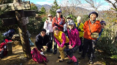ヤケ山山頂にて