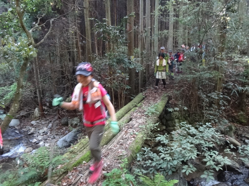 橋を渡れば登山道は終わり