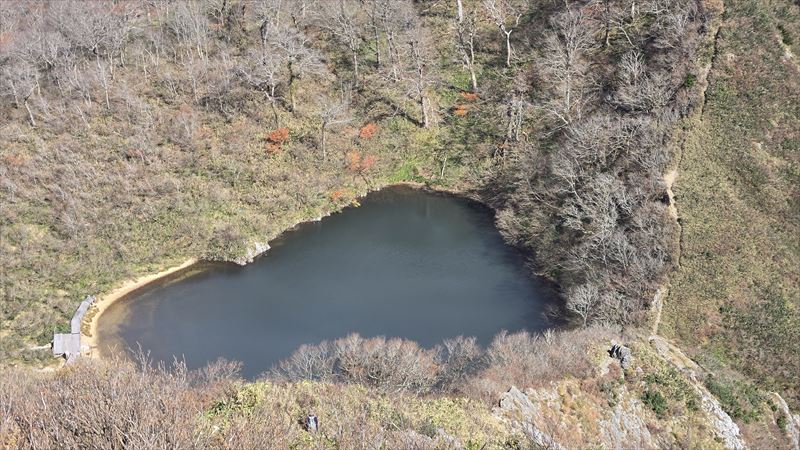 個人山行　　夜叉ケ池(1,1０５ｍ)山行(福井県側から)　