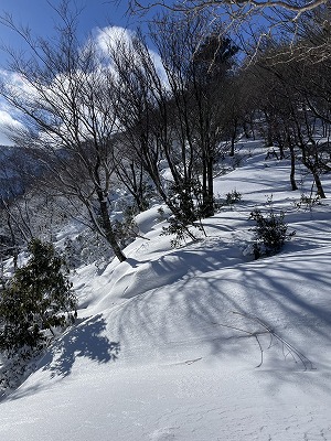 ラッセルで萎えそうになりますが、雪景色に癒されます。
