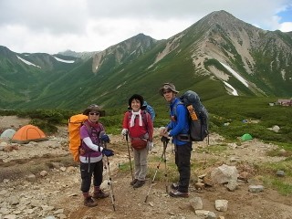 鷲羽岳をバックに