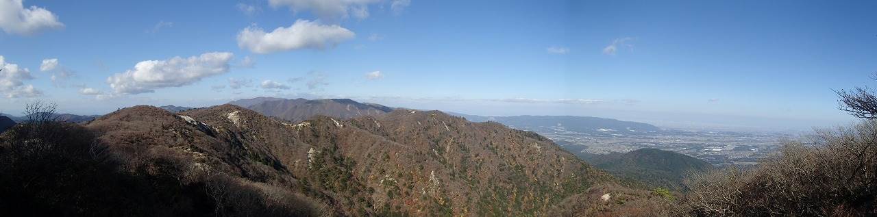 稜線から竜ケ岳、静ケ岳、御池岳、天狗堂方面