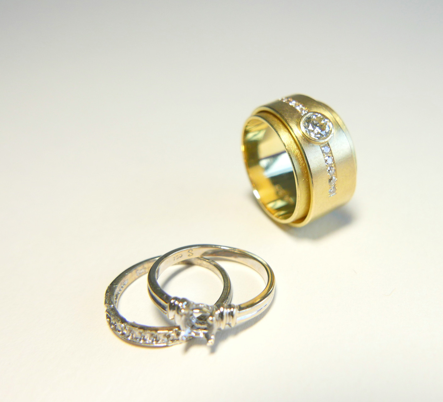 "Aus alt mach neu"       Ring 750Gold mit Kundenbrillanten