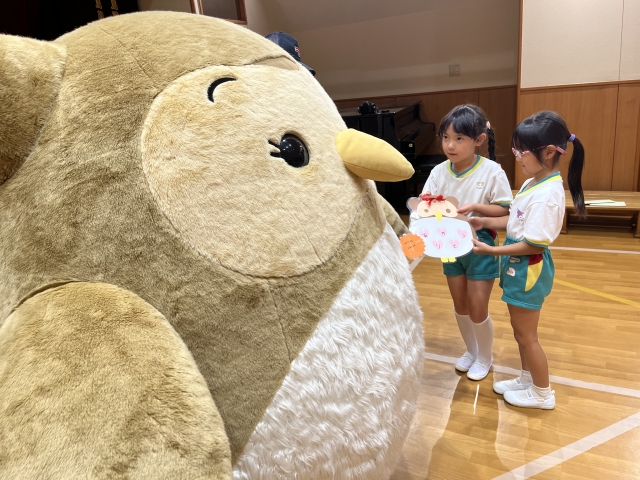 ⑦感謝の気持ちを込めたプレゼントを贈り、喜んでくれました。