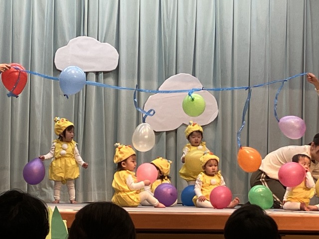 ⓵０歳児「たまごのなかから」