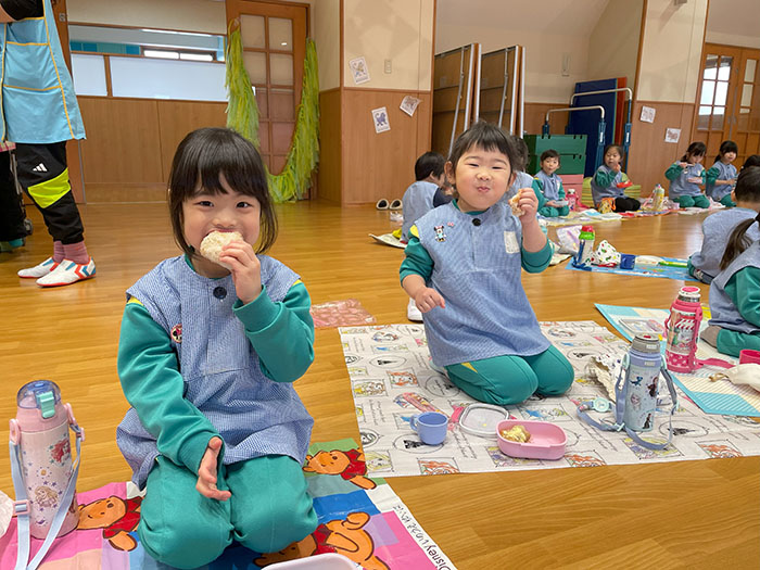 給食をお弁当箱に入れて食べたよ♪