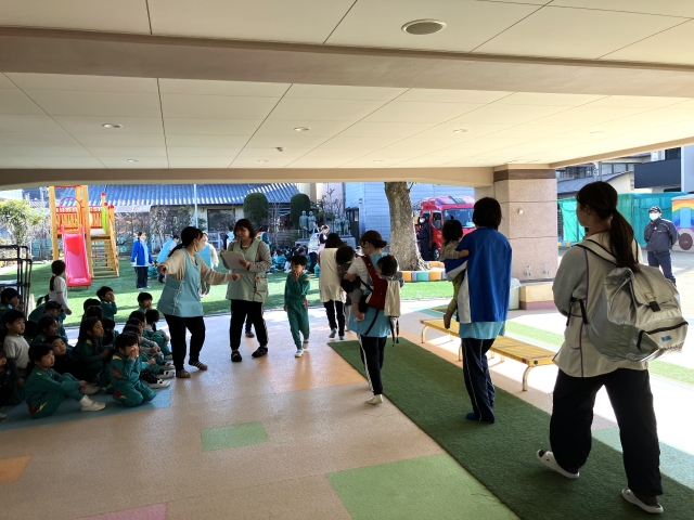 素早く避難し、人数確認を！
