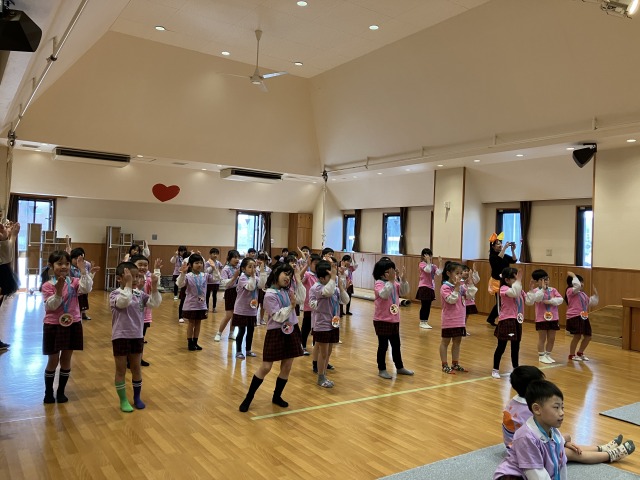 みんなも一緒にダンス♪