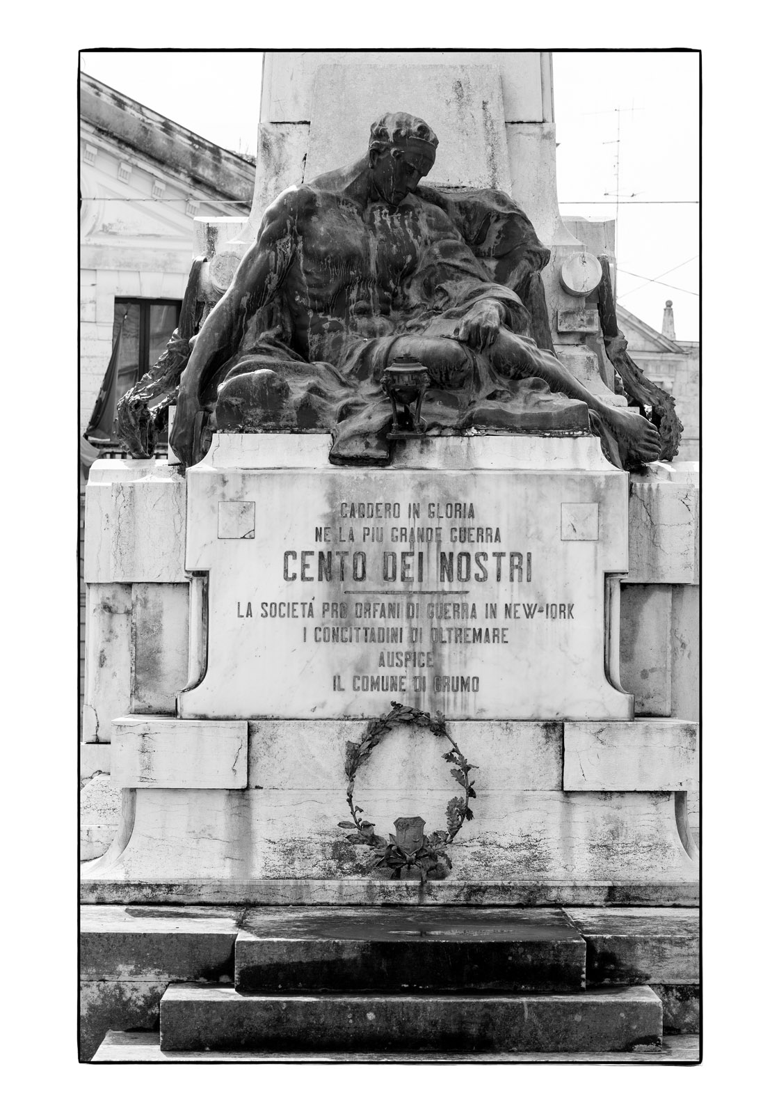 Monumento ai Caduti,  in Piazza V.Veneto, realizzato dallo scultore barese Mario Sabatelli negli anni '20