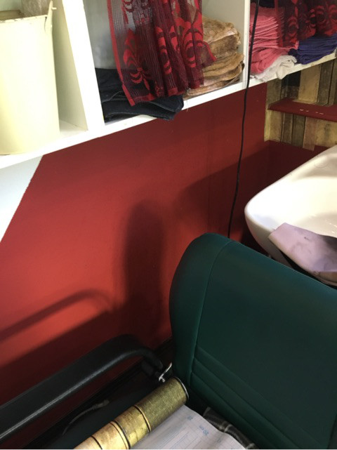 赤と白の壁。