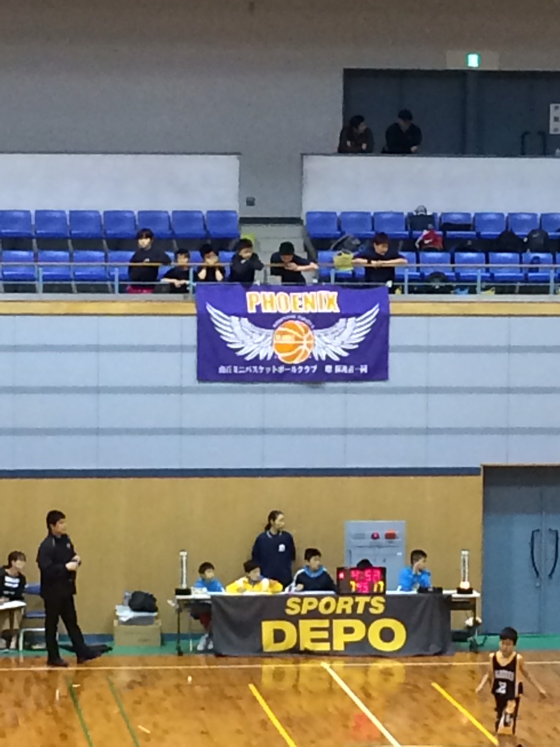 会場の中心に団旗！