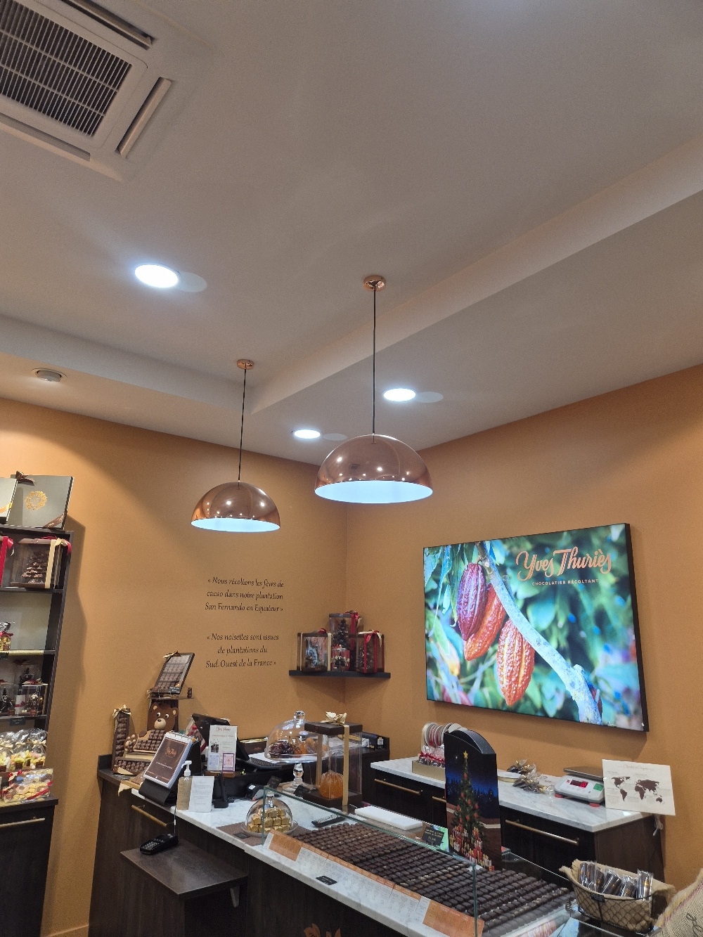 ÉCLAIRAGE LED BOUTIQUE CHOCOLATIER YVES TURIES TOULOUSE 