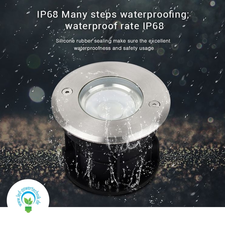LED-Bodenspot mit IP68-Schutz – wetterfest eingebaut zwischen Pflastersteinen im Gartenweg bei Abendbeleuchtung