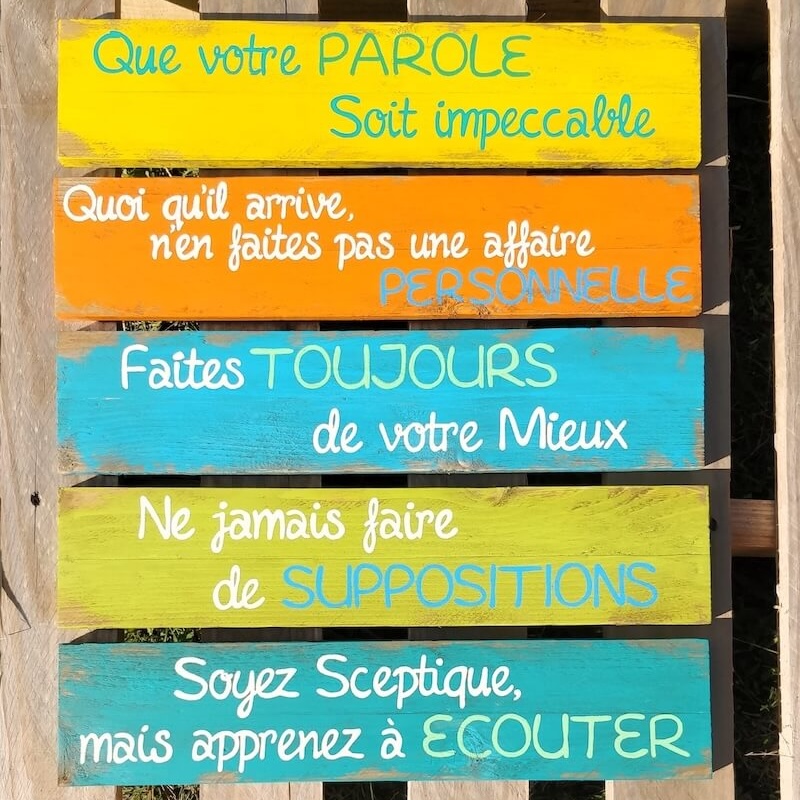 Pancartes en bois, peintes à la main, à personnaliser avec les accords Toltèques pour une décoration inspirante
