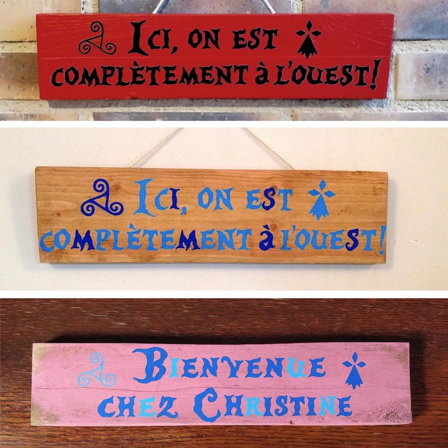 Montage de pancartes en bois fabriquées en France, personnalisées avec des citations ou des phrases pour un cadeau de crémaillère ou de départ en retraite.