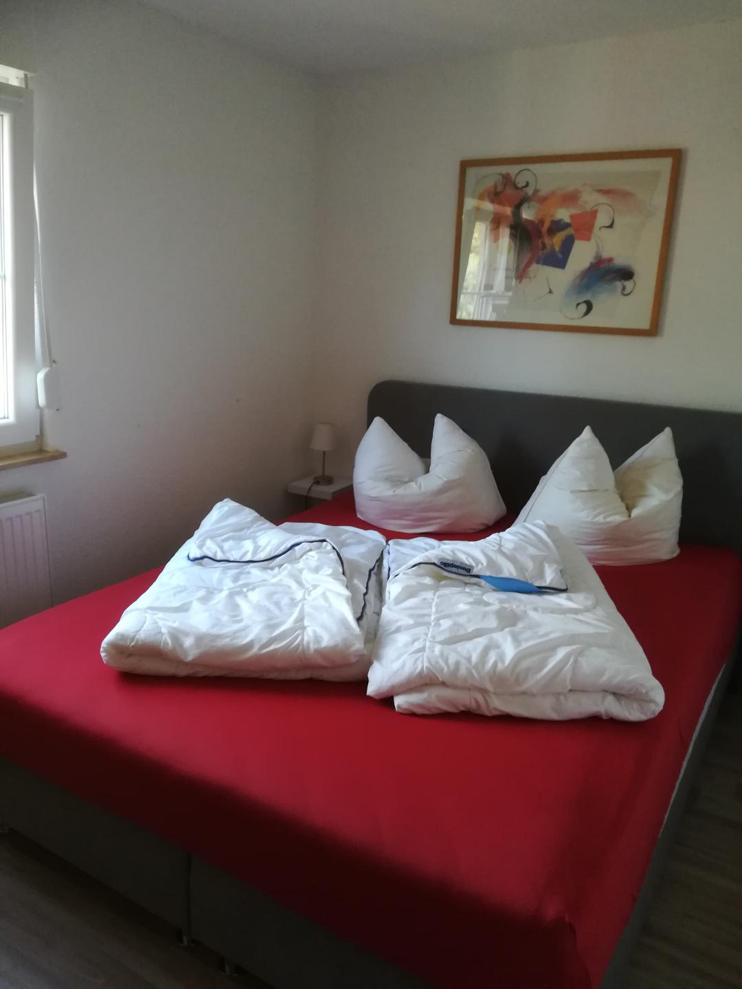 Schlafzimmer 2 mit Doppelbett (1,60x2,00 m)