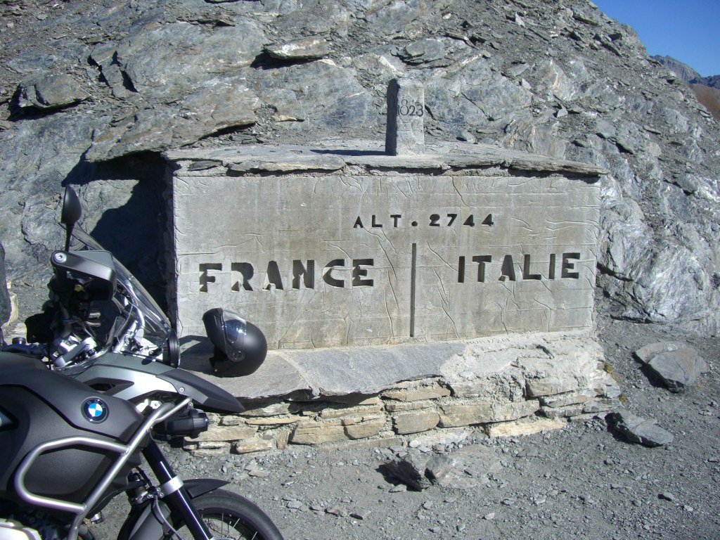 MONUMENTO DI CONFINE