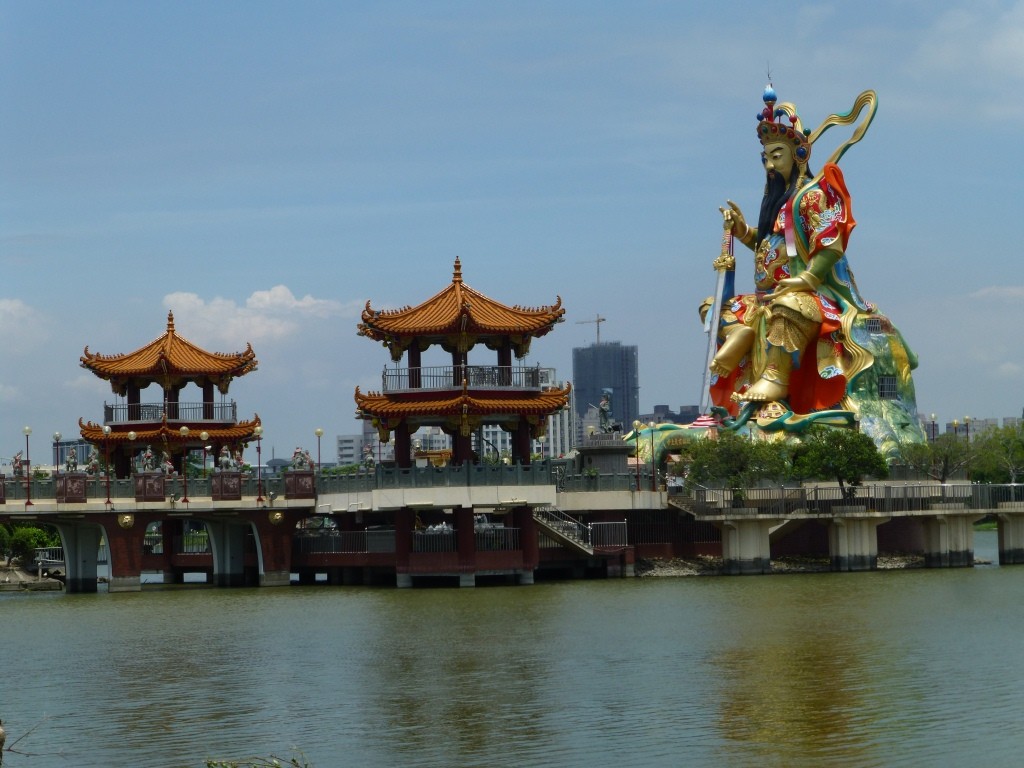 Der Lotus Pond - ein See mit Tempeln und Statuen