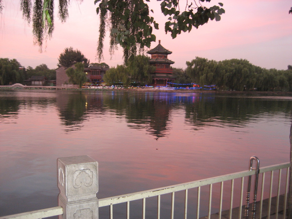 Pekinger See im Abendlicht