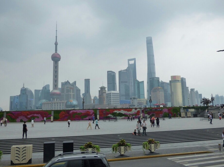 Die Skyline von Shanghai bei Tag...