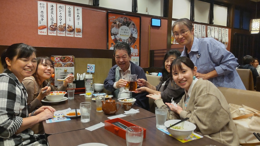 10月例会後、バーミヤンで。紹興酒が大きい！
