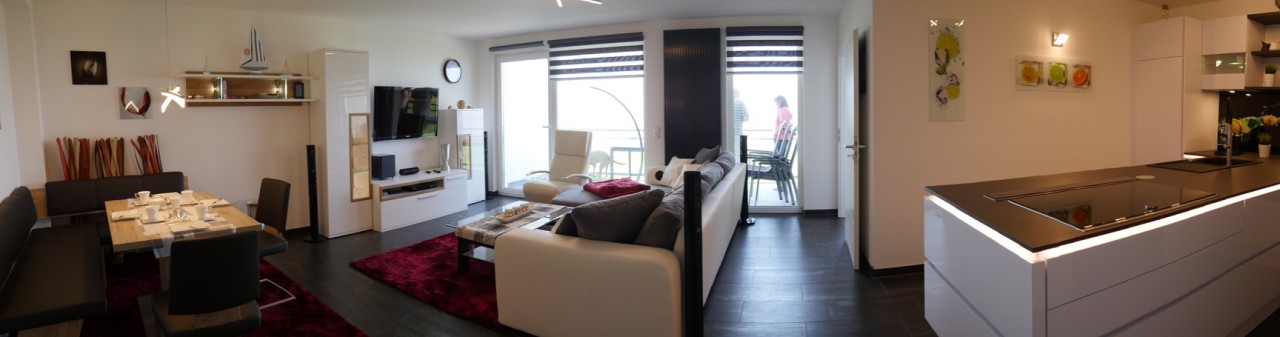 Meerblick aus dem gesamten Wohn- und Essbereich der Ferienwohnung