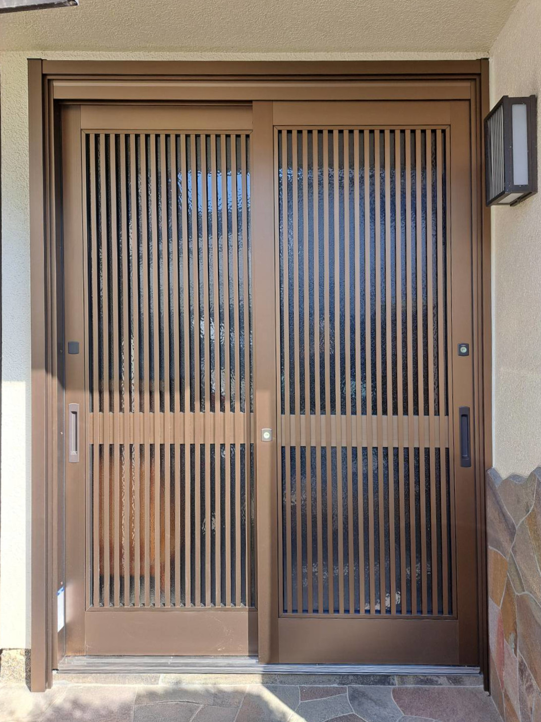 玄関引戸は一日で取替え出来ます！