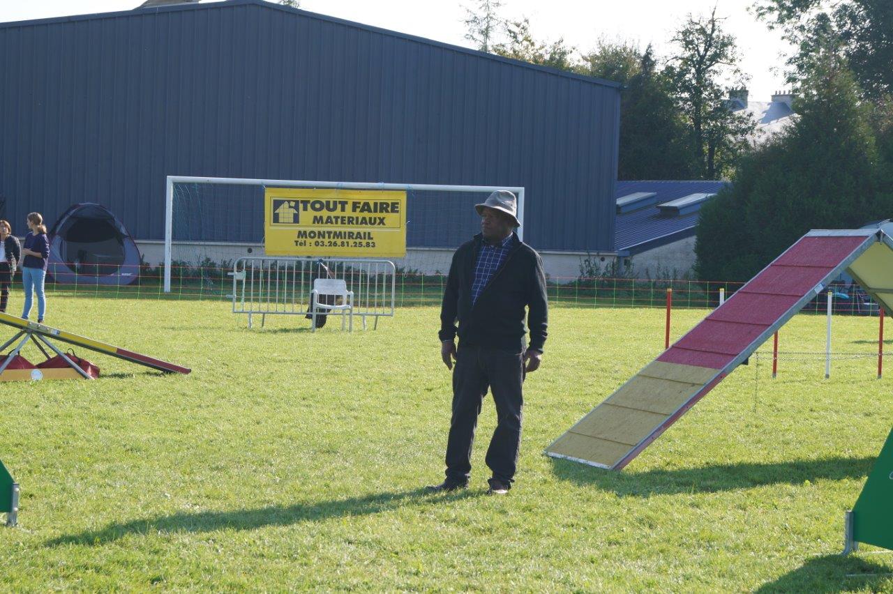 Gérad Belfan, le juge qualifié agility, a officié dans toutes les catégories.