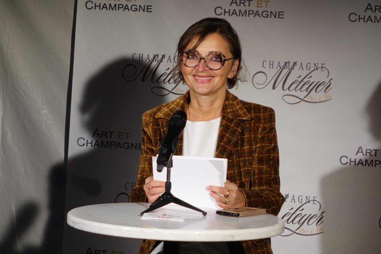 Anna Météyer se mue en présentatrice télé le temps d'une soirée exceptionnelle.