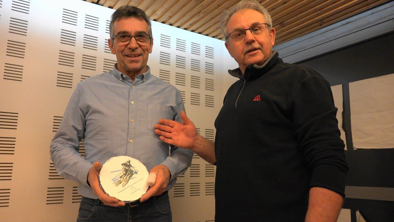 A gauche : Jean Lallier, vice-champion de France 2017 d'Enduro à l'ancienne, catégorie C2, sur Maïco 440GS de 1979.