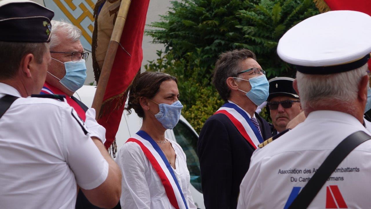 De gauche à droite et masqués : Christian Bruyen, président du Conseil départemental de la Marne, Florence Doucet et Michel Courteaux.