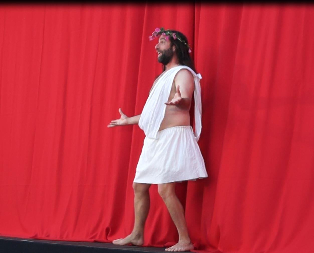L'apparition de cet esthète a déclenché des ô d'admiration parmi le public.