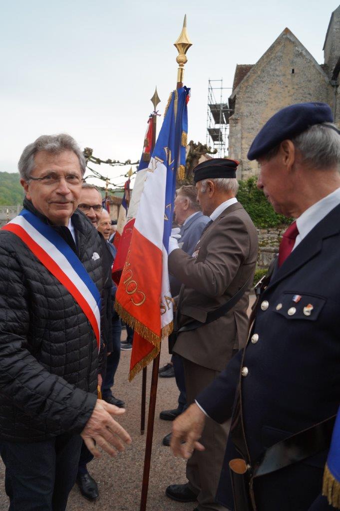 Daniel Girardin, maire de Trélou-sur-Marne, est l'un des rares maires du coin à être présent.