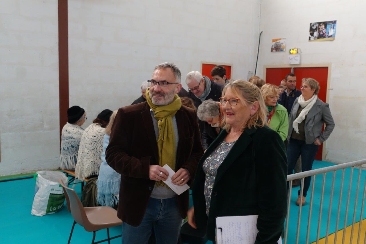De gauche à droite : Dominique Moyse, conseiller régional Hauts-de-France et Chantal Toubart, présidente de l'association intercommunale Vallée du Surmelin.