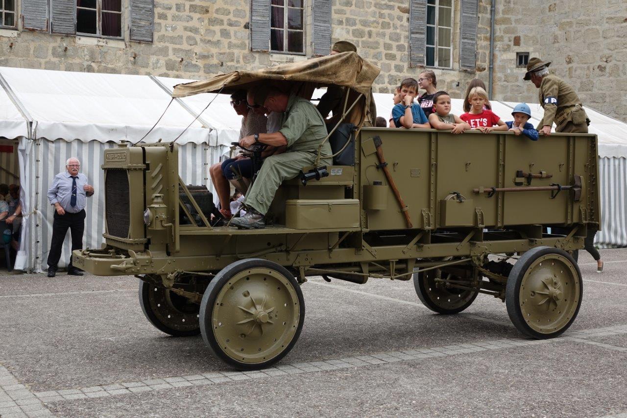 Le public a pu faire une balade dans les allées du parc en Nash Quad, un camion américain de 1918 pesant 2 tonnes et consommant environ 100 litres aux 100 kilomètres....