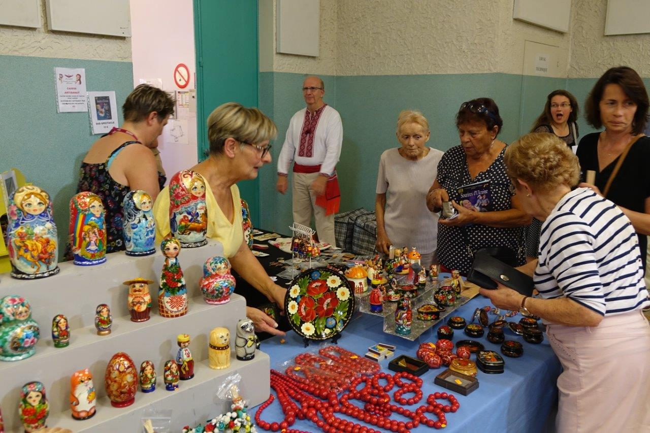 Un stand d'artisanat ukrainien a accompagné le public pendant toute la soirée.