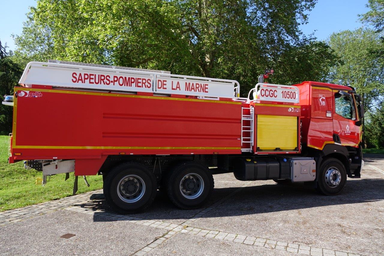 Un camion citerne flambant neuf, d'une capacité de 10500 litres, est affecté au centre de secours d'Epernay.