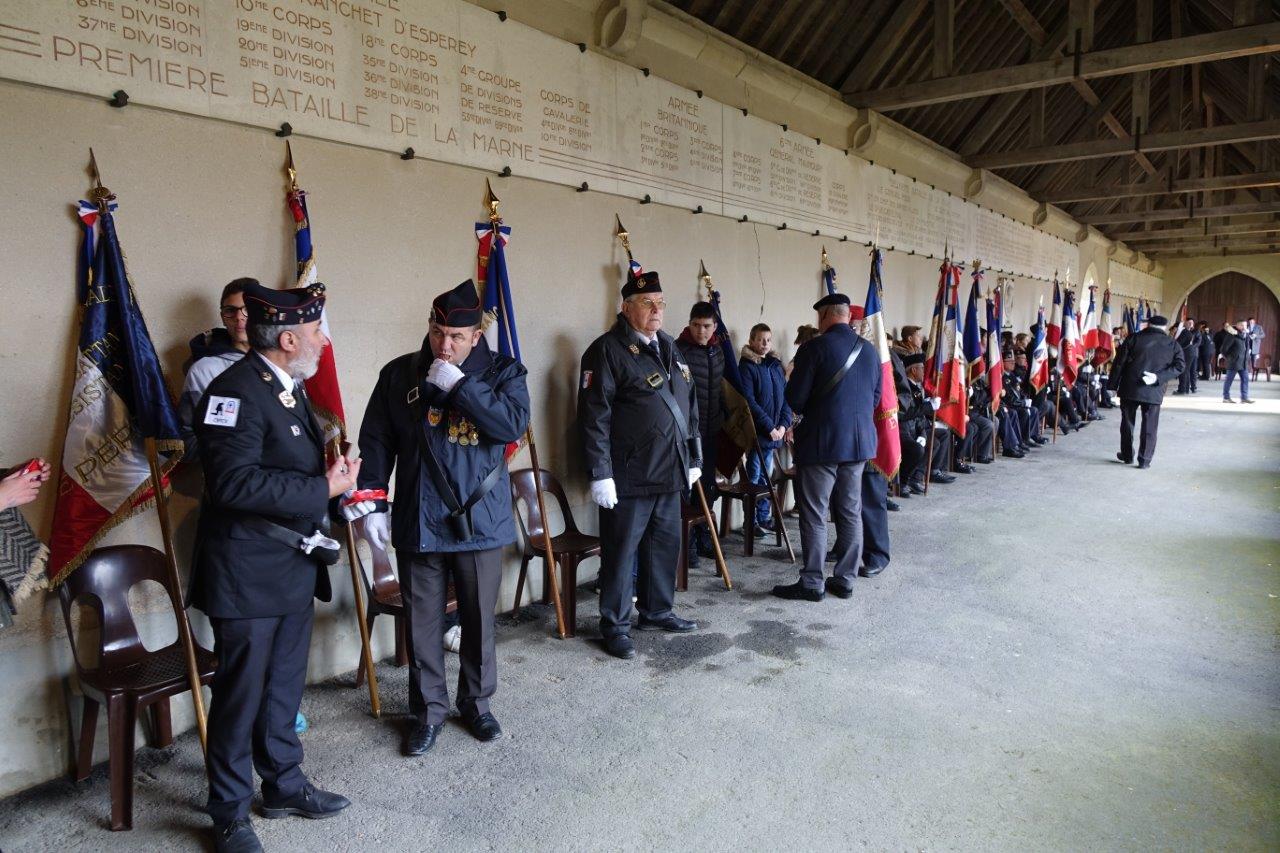 Le cloître a accueilli une forte délégation de porte-drapeaux et anciens combattants.