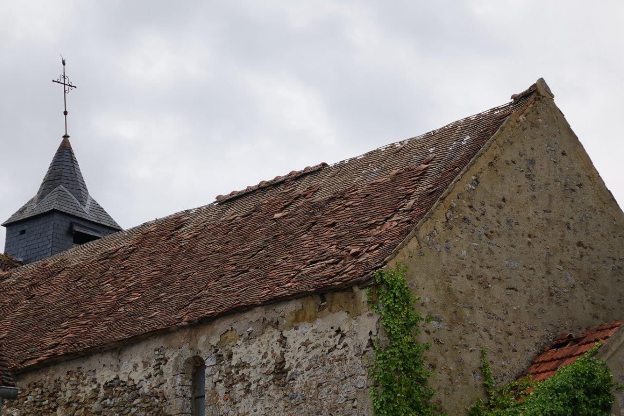 Église Saint-Éloi : La tornade a mis à mal une toiture déjà vétuste.