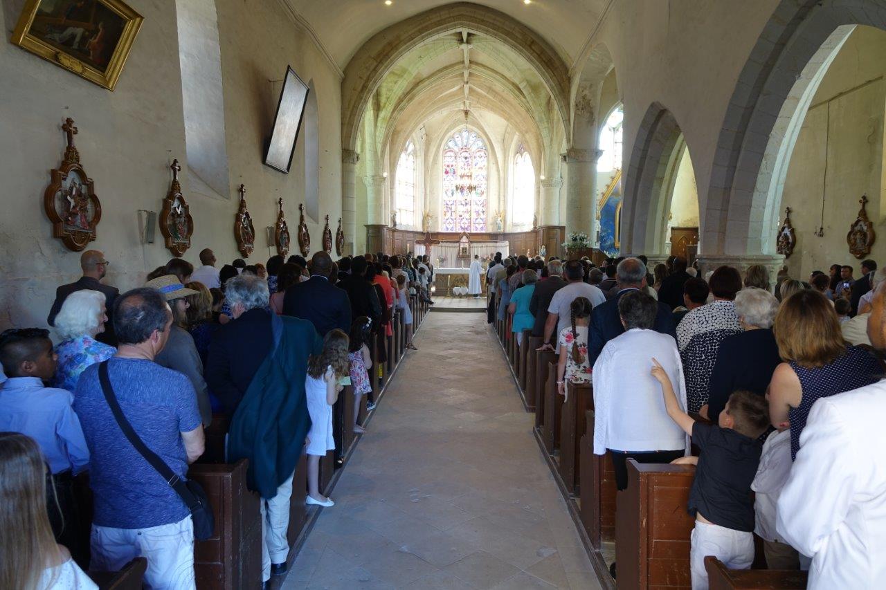 L'église Saint-Rémi est comble.