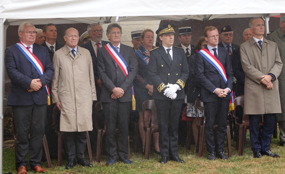 Au premier plan de gauche à droite : Christian Bruyen, le Comte Philipe de La Rochefoucauld, Michel Courteaux, Thomas Montbabut, Maxime Michelet et Rémi Bécourt-Foch.