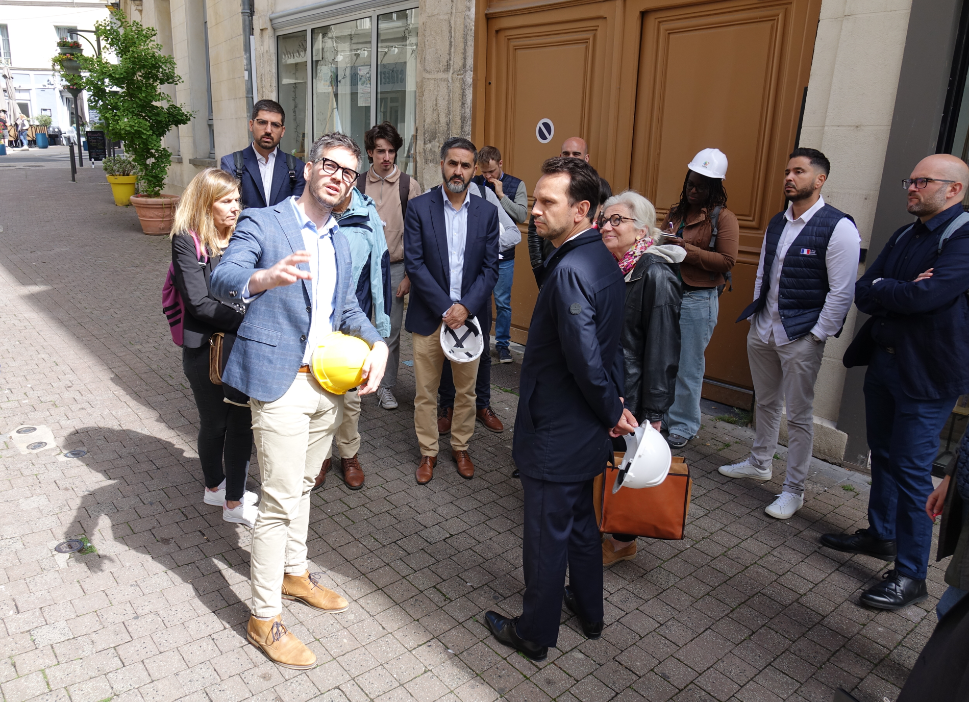 Jérémie Duval (casque jaune) responsable des opérations Seda.