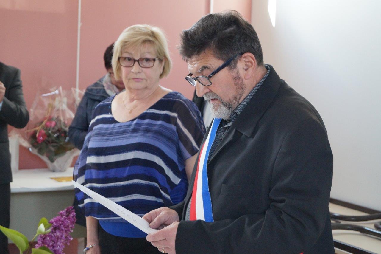 Lors de son discours, le maire Didier Simon avoue être ému.